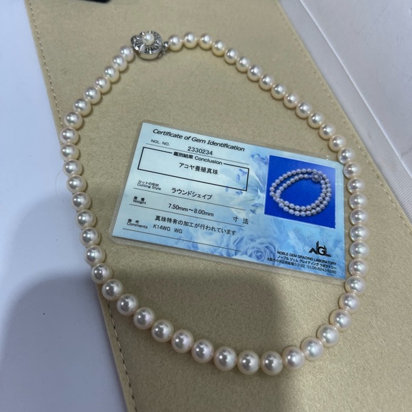 K14 white Gold /Akoya Pearl Necklace size 17 inches, Pearls size 7.5-8 mm - Picture 9 of 10